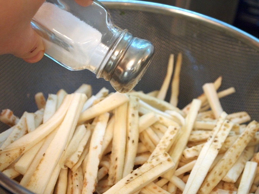 salting eggplant